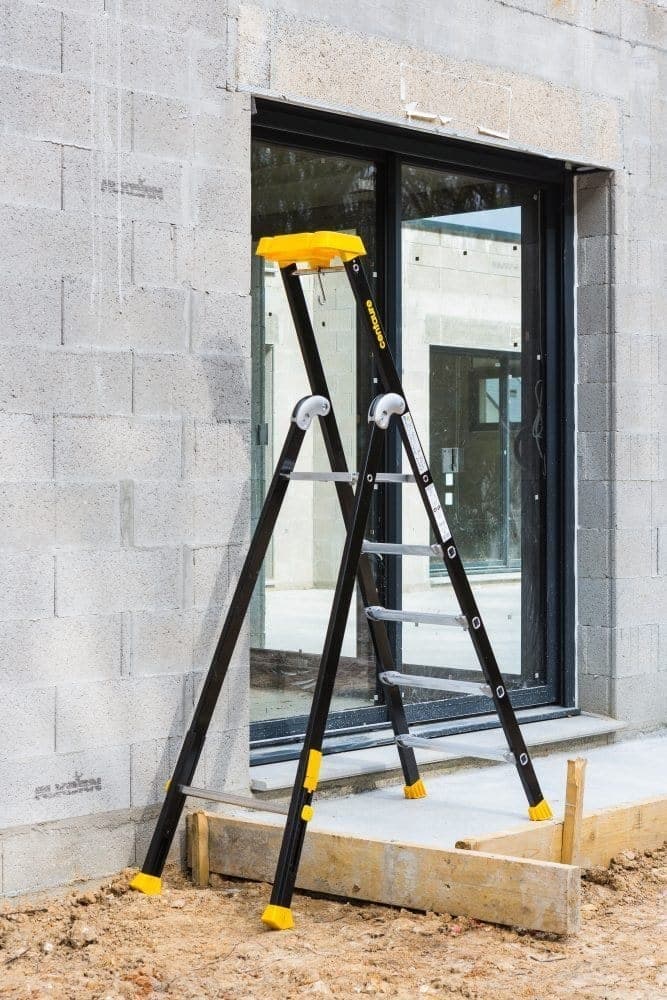 Escabeau aluminium laqué MP – plateforme sécurisée avec tablette porte-outils